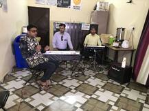 लोगों के घरों में खुशियों का माहौल बनाने वाले कलाकारों पर गमों की दस्तक, पढ़िये ये रिपोर्ट