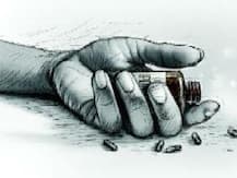 पंजाब: विधेयकों के विरोध में किसान ने की आत्महत्या की कोशिश, प्रकाश सिंह बादल के घर के बाहर प्रदर्शन जारी