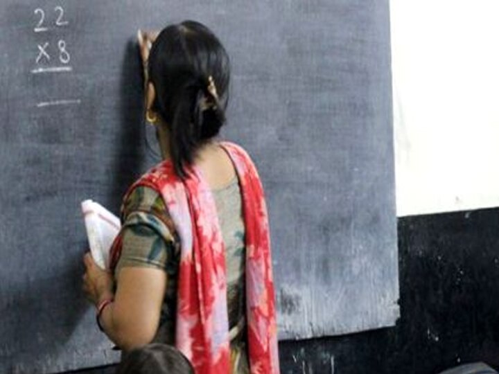 Why teaching is the best career option, know the qualification for B.Ed टीचिंग है बेस्ट करियर ऑप्शन, जानें टीचर बनने के लिए क्या हैं क्वालिफिकेशन