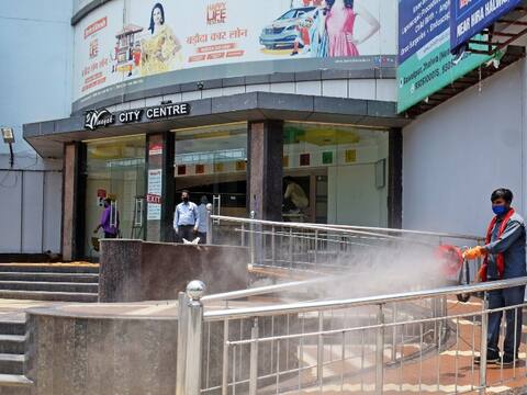 यूपी: 8 जून से खुलने वाले धार्मिक स्थल, मॉल-रेस्तरां के लिए गाइडलाइंस जारी, जानें क्या सावधानियां बरतनी होंगी यूपी: 8 जून से खुलने वाले धार्मिक स्थल, मॉल-रेस्तरां के लिए गाइडलाइंस जारी, जानें क्या सावधानियां बरतनी होंगी