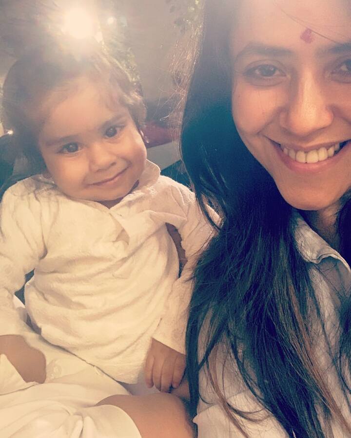 आपको बता दें कि एकता कपूर पिछले साल सरोगेसी के जरिए मां बनी हैं. वह सोशल मीडिया पर अक्सर अपने बेटे रवि के साथ की तस्वीरें शेयर करती रहती हैं. 