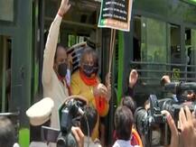 हिरासत में लिए गए दिल्ली बीजेपी अध्यक्ष आदेश गुप्ता, केजरीवाल सरकार के खिलाफ कर रहे थे विरोध प्रदर्शन