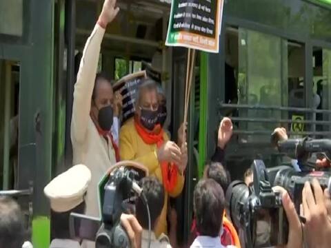 हिरासत में लिए गए दिल्ली बीजेपी अध्यक्ष आदेश गुप्ता, केजरीवाल सरकार के खिलाफ कर रहे थे विरोध प्रदर्शन हिरासत में लिए गए दिल्ली बीजेपी अध्यक्ष आदेश गुप्ता, केजरीवाल सरकार के खिलाफ कर रहे थे विरोध प्रदर्शन