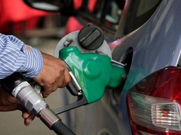 Petrol price crossed Rs 100 per liter in India, know the cheapest petrol in these five countries भारत में 100 रुपए प्रति लीटर के पार हुई पेट्रोल की कीमत, जानिए किन पांच देशों में है सबसे सस्ता पेट्रोल