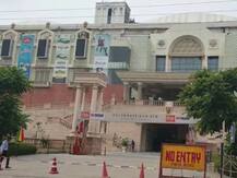 कल से ग्रेटर नोएडा के वेनिश मॉल खोलने की तैयारी, साफ-सफाई और सैनिटाइजेशन का काम शुरू