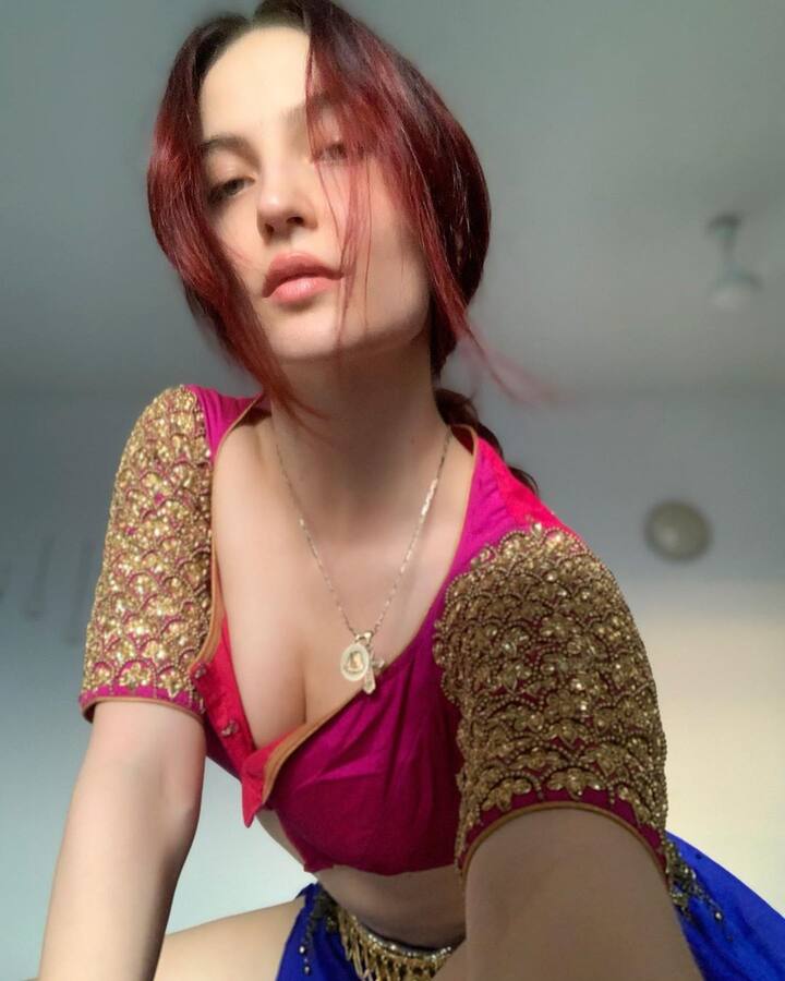 अपने क्रिप्टिक मैसेज में एली ने लिखा था,'इस बार अपनी परी खुद बनो एक्सएक्स.' एली के इस मैसेज ने कई सवाल खड़े कर दिए थे. एली ने हाल ही में एक इंटरव्यू के दौरान इस पर अपनी बात रखी. 