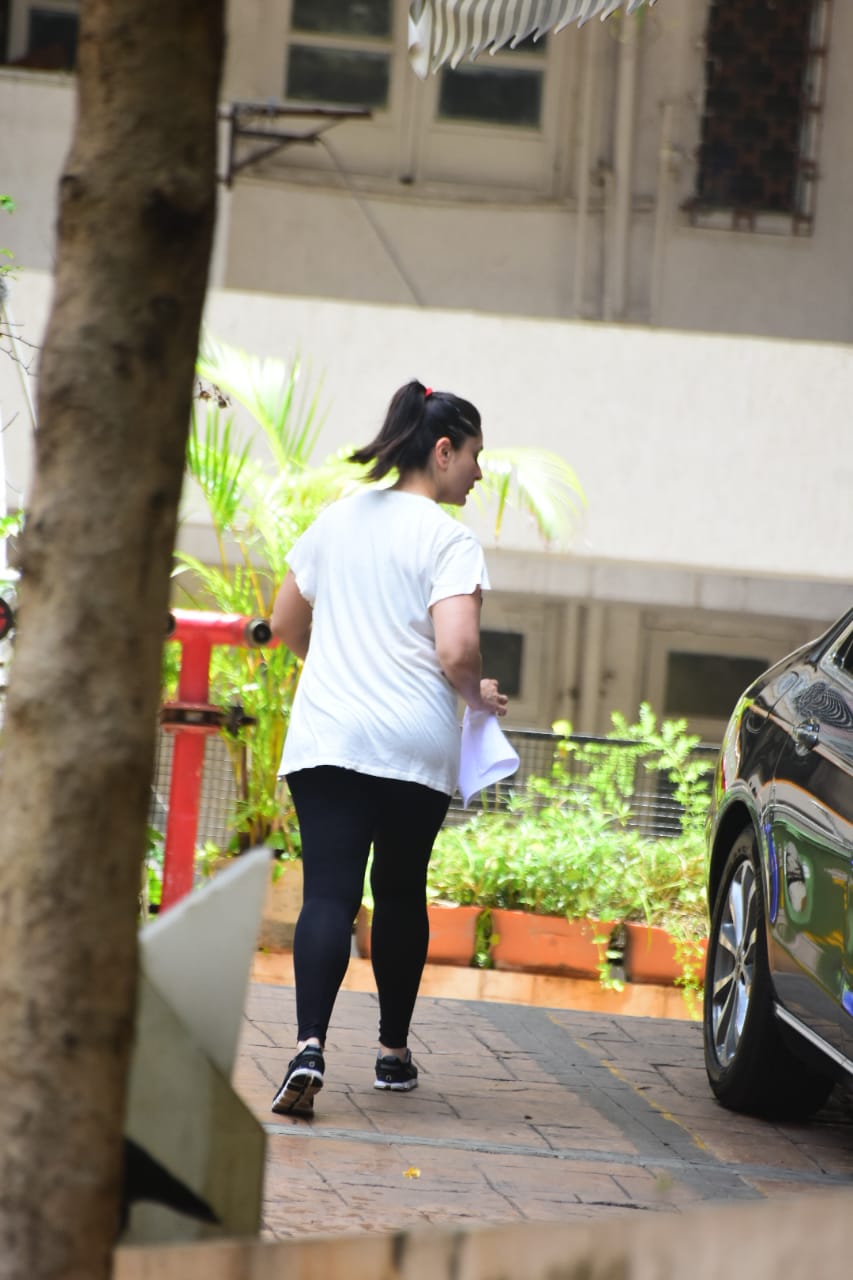 Spotted: Kareena Kapoor Khan's weight has increased in lockdown, see photos while doing outdoor workouts