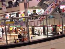 प्रयागराज में खुले धार्मिक स्थल और शॉपिंग मॉल्स, सोशल डिस्टेंसिंग का रखा जा रहा है खास ख्याल