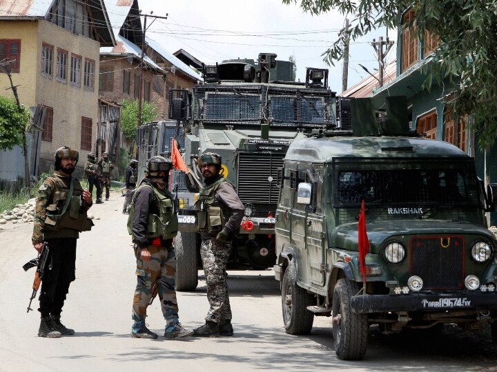 LeT commander Sajjad alias Haider killed in Baramulla encounter Says Jammu Kashmir Police Baramulla Encounter: सुरक्षाबलों को मिली बड़ी कामयाबी, लश्कर कमांडर सज्जाद समेत दो आतंकवादी ढेर