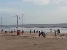 मुंबई के जुहू चौपाटी पर लौटी रौनक साबित हो सकती है खतरनाक