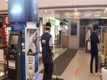 दिल्लीः मॉल्स में ली जा रही हैं लोगों की डिटेल्स, थर्मल स्क्रीनिंग और डिसिन्फेक्ट होने के बाद मिल रही एंट्री