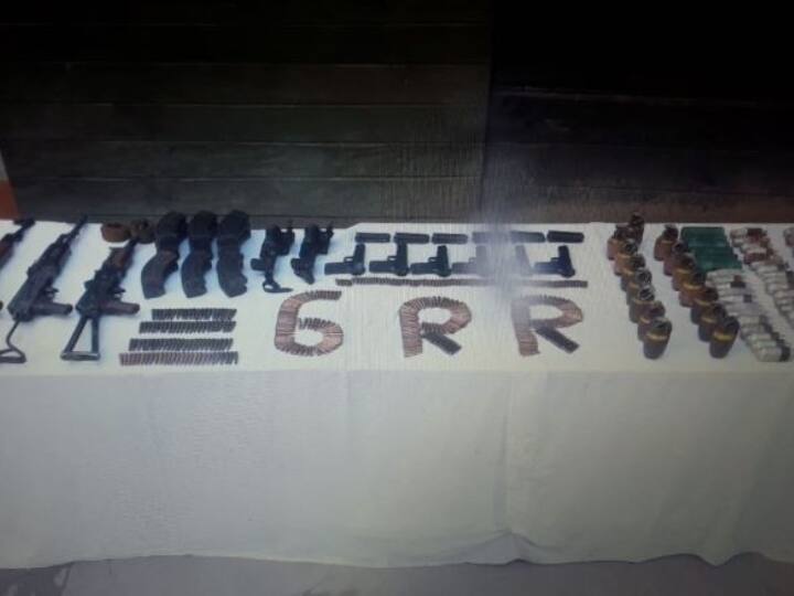 जम्मू कश्मीरः सुरक्षाबलों को मिली कामयाबी, हथियारों की बड़ी खेप पकड़ी Huge consignment of Arms and Ammunition recovered in Keran Kupwara in Jammu and Kashmir ANN जम्मू कश्मीरः सुरक्षाबलों को मिली कामयाबी, हथियारों की बड़ी खेप पकड़ी