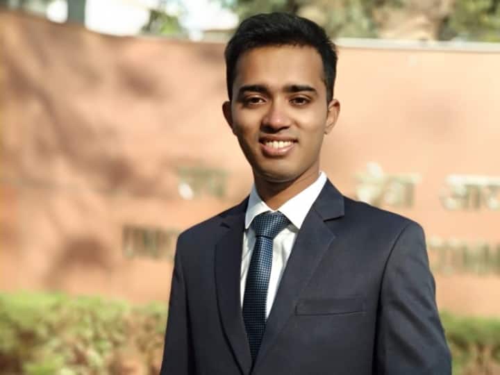 Success Story Of IAS Topper Safin Hasan IPS Success Story: मां बनाती थी दूसरों के घरों में रोटियां और बेटा 22 साल की उम्र में बन गया IPS ऑफिसर