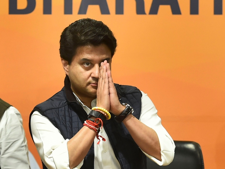 ज्योतिरादित्य सिंधिया और उनकी मां को हुआ कोरोना, दिल्ली के मैक्स अस्पताल में भर्ती Jyotiraditya Scindia and his mother Madhaviraje Scindia infected with Coronavirus ANN