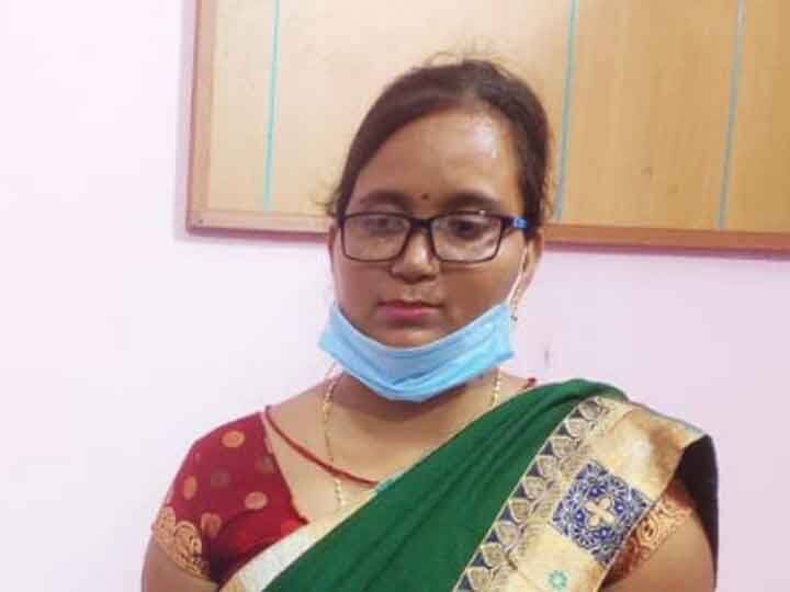 उत्तर प्रदेशः आखिर मिल ही गई असली वाली 'अनामिका शुक्ला' , खुद नहीं कर रही हैं कहीं भी नौकरी Fake teacher case finally real Anamika Shukla found ANN उत्तर प्रदेशः आखिर मिल ही गई असली वाली 'अनामिका शुक्ला' , खुद नहीं कर रही हैं कहीं भी नौकरी