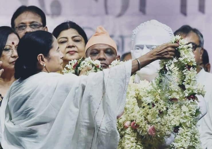 अमित शाह के वार पर TMC का पलटवार, ममता बनर्जी की पुरानी तस्वीर शेयर कर इस घटना की दिलाई याद TMC shares old picture of Mamta Banarjee, reminds Amit Shah अमित शाह के वार पर TMC का पलटवार, ममता बनर्जी की पुरानी तस्वीर शेयर कर इस घटना की दिलाई याद