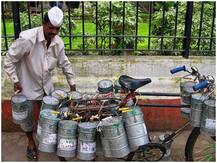 मुंबई के डिब्बा वाले- दूसरों की भूख मिटाने वाले खुद भुखमरी के कगार पर