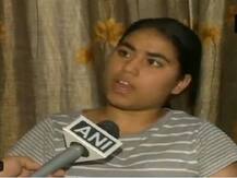 कश्मीरः सरपंच अजय पंडिता की बहादुर बेटी ने कहा- मेरे पापा को पीछे से गोली मारी, कायर हैं वो