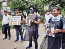 जम्मूः सरपंच अजय पंडिता की हत्या को लेकर लोगों में रोष, लगातार जारी है विरोध प्रदर्शन