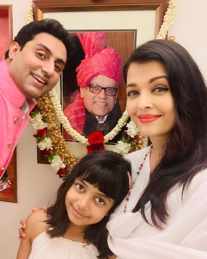 ऐश्वर्या राय बच्चन का बाद वाला मंगलसूत्र छोटा था और उनके नेकलाइन तक था और इसका डबल लेयर भी हटाकर सिंगल लेयर किया गया. लेकिन तस्वीर में वहीं पेंडेंट देखा जा सकता है.