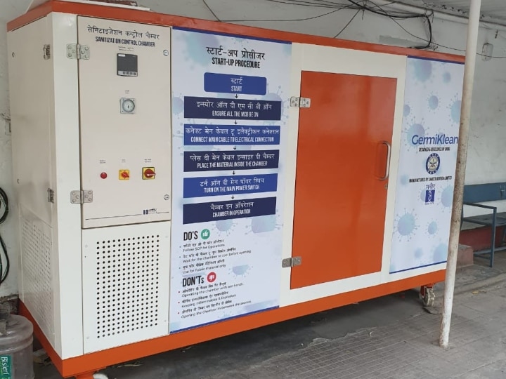 Delhi Germiklean machine installed in police station to prevent coronavirus infection ANN दिल्ली: कोरोना संक्रमण को रोकने के लिए थाने में लगी ‘जर्मी क्लीन’ मशीन, लाठी-डंडे को भी डिसइंफेक्ट कर सकेंगे पुलिसकर्मी