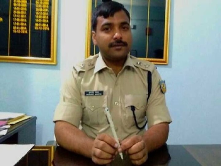 IPS Success Story: कभी पिता ने पढ़ाई के लिए बेच दिये थे खेत, बेटे ने ऑफिसर बनकर सफल किया हर संघर्ष Success Story Of IAS Topper Indrajeet Mahatha Sinha IPS Success Story: कभी पिता ने पढ़ाई के लिए बेच दिये थे खेत, बेटे ने ऑफिसर बनकर सफल किया हर संघर्ष