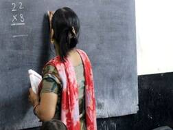 दिल्ली के सरकारी टीचर भयभीत, ड्यूटी के दौरान मौत होने पर 1 करोड़ रुपये का मुआवजा दिया जाने की मांग