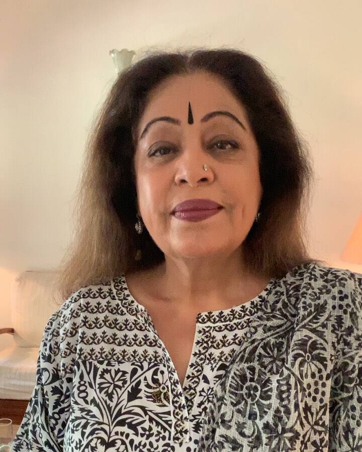 अभिनेत्री से नेता बनीं किरण खेर का आज जन्मदिन है. वह 65 साल की हो गई हैं. इस मौके पर उनके पति और एक्टर अनुपम खेर ने उन्हें विश किया है.