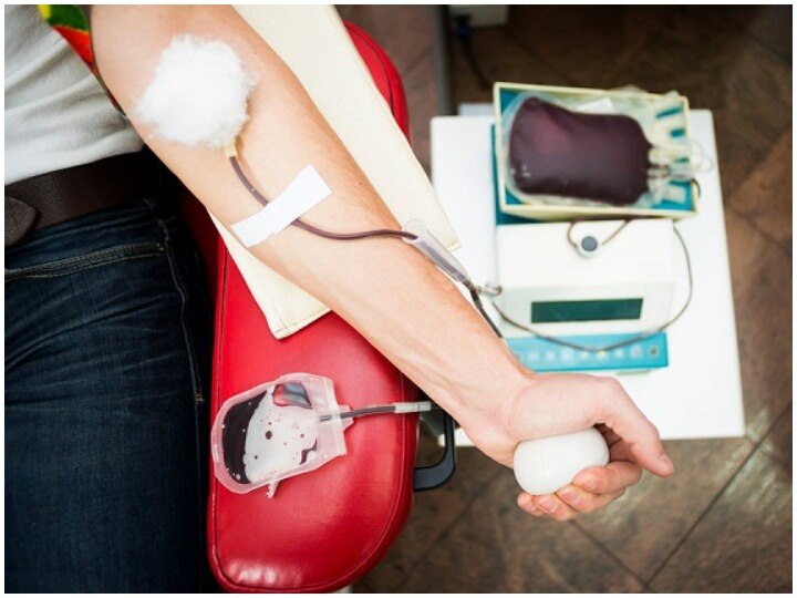 World Blood Donor Day 2020: Keep these things in mind before donating blood World Blood Donor Day 2020: अगर आप भी करने जा रहे हैं ब्लड डोनेट तो इन खास बातों का रखें ध्यान