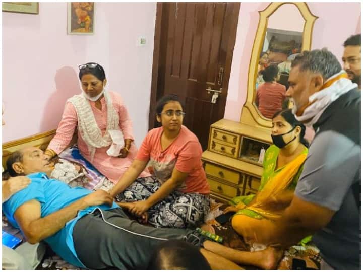 Pappu Yadav met Sushant Singh Rajput family tweeted CBI probe demands by actor father सुशांत के परिवार से मिले पप्पू यादव, ट्वीट कर कहा- CBI जांच चाहते हैं अभिनेता के पिता