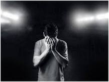 जानिए डिप्रेशन का जिंदगी की घटनाओं से संबंध? क्यों कामयाबी के बावजूद मौत का आता है ख्याल