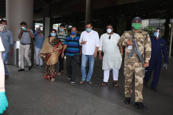 बता दें कि रविवार को सुशांत सिंह राजपूत ने फांसी लगाकर आत्महत्या कर ली थी. (Photo Credit: Manav Manglani) 