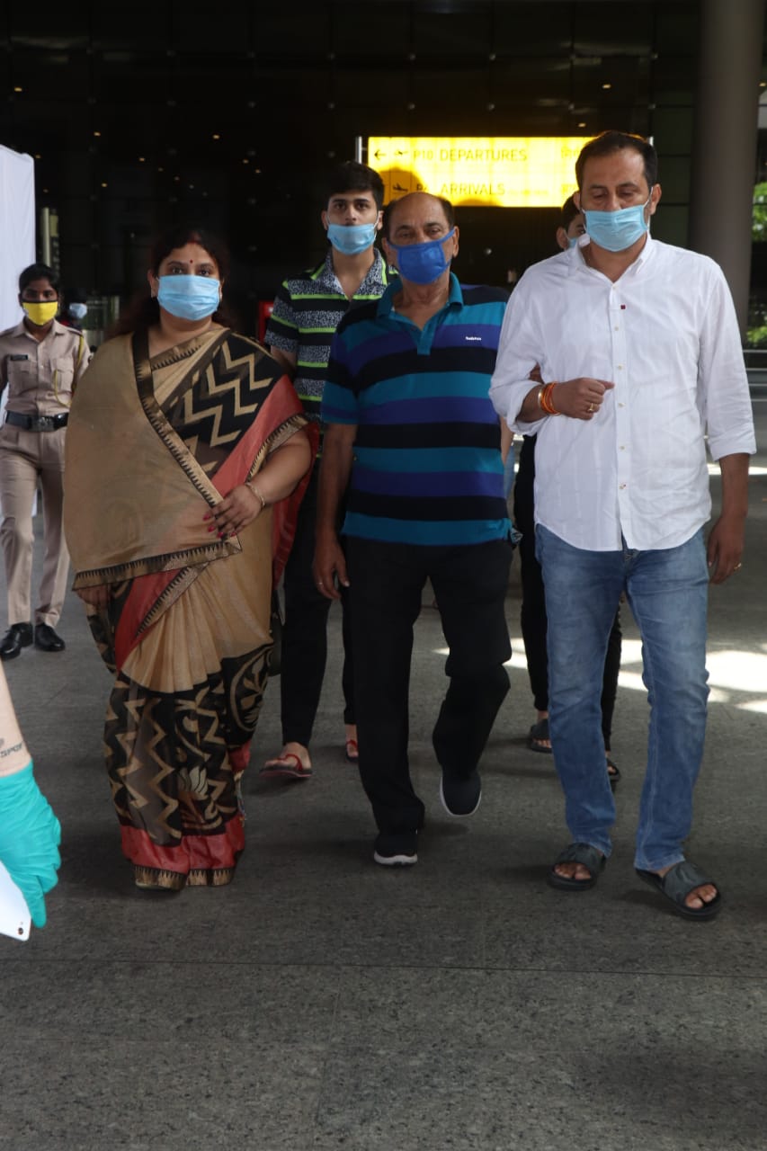 In pics: His father and close relatives arrived in Mumbai for son Sushant's funeral, seen in shock 