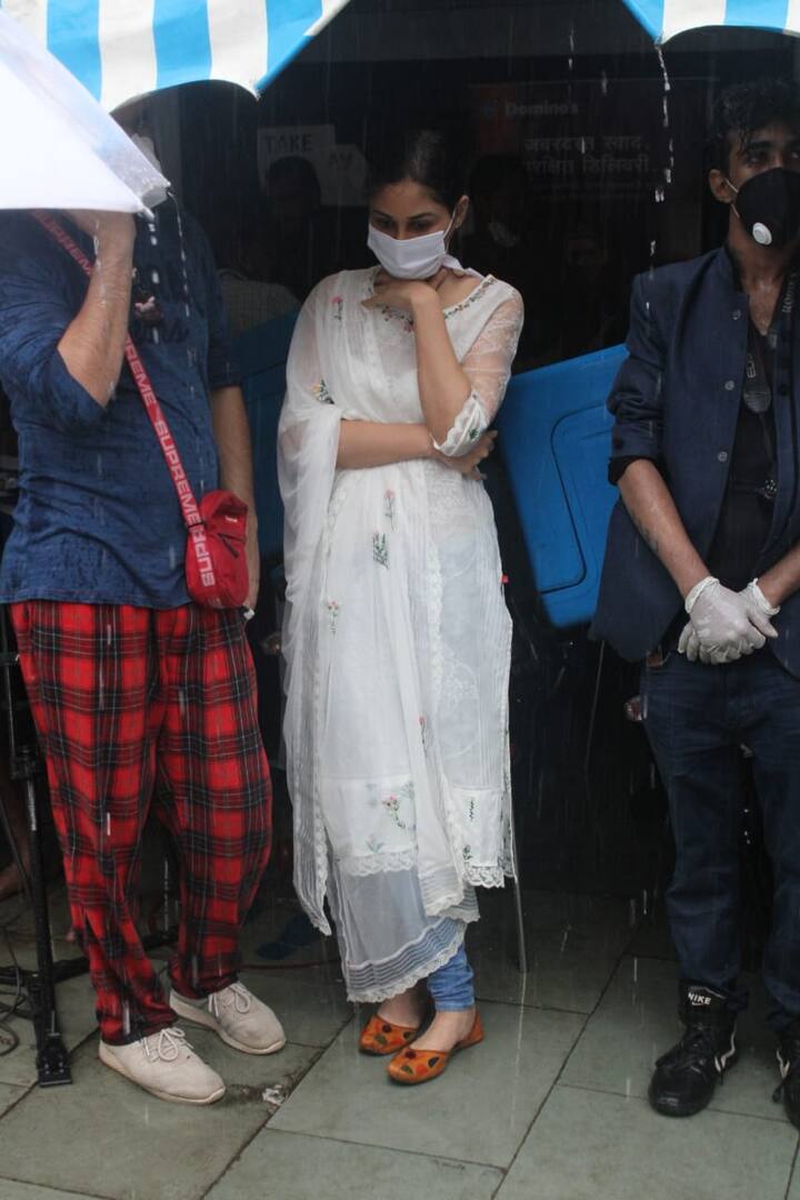 बता दें कि सुशांत सिंह राजपूत ने रविवार को अपने बांद्रा स्थित घर में फांसी लगा कर आत्महत्या कर ली थी. (Photo Credit: Manav Manglani)