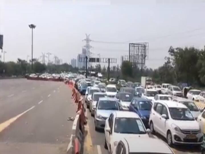 फेल हो गए नोएडा पुलिस के सारे इंतजाम, दिल्ली-नोएडा बार्डर पर लगा भीषण जाम All arrangements of Noida Police have failed Delhi Noida border was severely jammed फेल हो गए नोएडा पुलिस के सारे इंतजाम, दिल्ली-नोएडा बार्डर पर लगा भीषण जाम