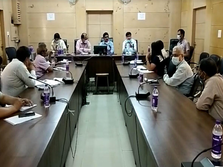 मेरठ: कोरोना से हुई हर मौत की होगी केस स्टडी, मेडिकल कॉलेज के प्रिंसिपल से मांगा गया ब्योरा CM Yogi Nodal Team reached Meerut said that case study of each death of covid will be done
