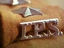 यूपी में 14 IPS अफसरों का तबादला, शिक्षक भर्ती घोटाले का खुलासा करने वाले प्रयागराज के SSP को वेटिंग में रखा गया