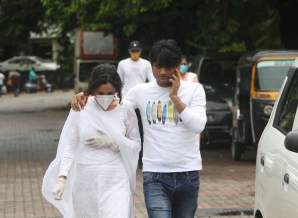 IN PICS: मौत के बाद सुशांत सिंह के घर पहुंची एक्स गर्लफ्रेंड अंकिता लोखंडे, सदमे से हो गई ऐसी हालत