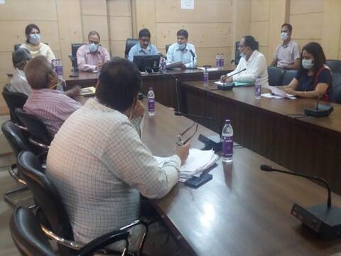मेरठ में कोरोना पर बैठकों का दौर जारी, नोडल अधिकारी बोले- संक्रमण की चेन तोड़ने के लिए सख्त कदम भी उठाने पड़े, तो उठाएंगे