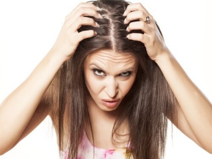 Health Tips try three methods to keep hair strong and healthy Health Tips: बाल झरने की परेशानी से मिलेगा झुटकारा, अपनाएं ये तीन घरेलू उपाय