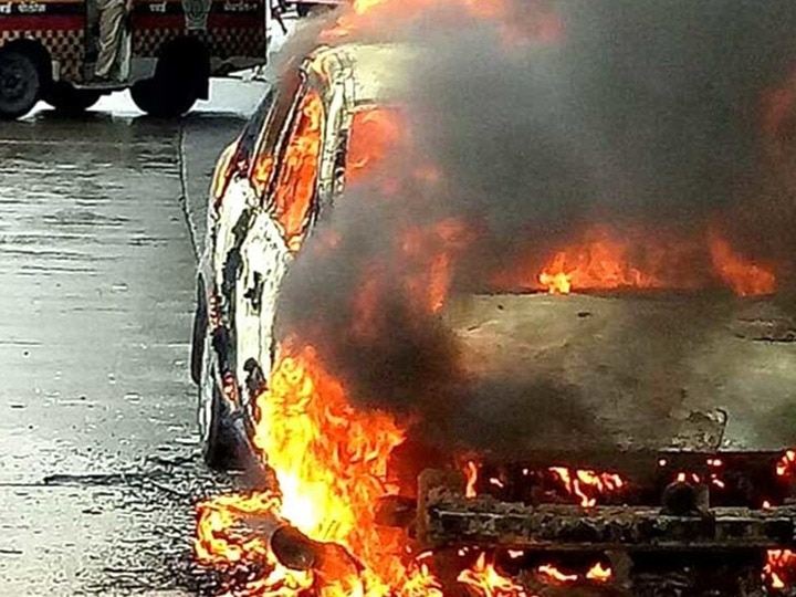 This is why cars are catching fire this summer all you need to know गर्मी में लगती है वाहनों में सबसे ज्यादा आग! क्या करें जब लग जाए कार में आग