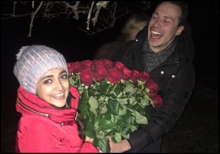 Bollywood singer Monali Thakur told how Maik Richter propose her बॉलीवुड सिंगर मोनाली ठाकुर ने बताया कैसे किया था मैक रिचर ने उन्हें प्रपोज, शेयर की तस्वीरें