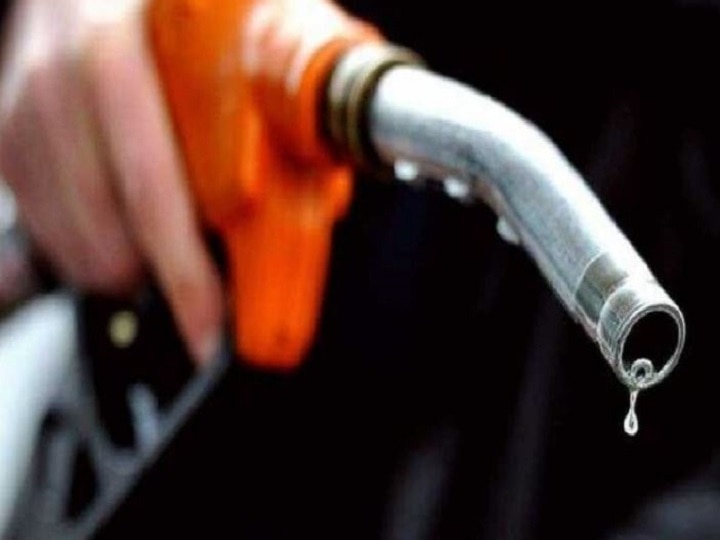 Petrol and diesel prices at Rs 79.76,litre and Rs 79.40,litre in Delhi today देश में लगातार 17वें दिन बढ़ी पेट्रोल-डीजल की कीमतें, जानिए- क्या है नया दाम?
