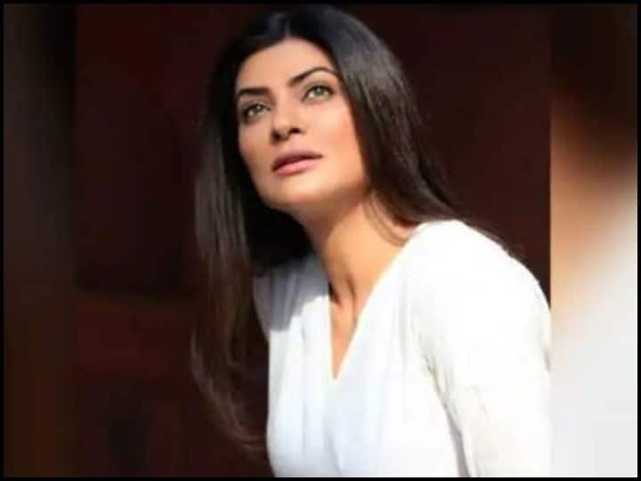 Sushmita Sen's daughter Rini's Instagram hack, actress gave information by tweeting herself Sushmita Sen की बेटी रिनी का इंस्टाग्राम अकाउंट हुआ हैक, अभिनेत्री ने ट्वीट कर दी जानकारी