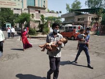 नोएडा: घायल बच्चे को लेकर भटकता रहा बेबस पिता, छह अस्पतालों ने लौटाया