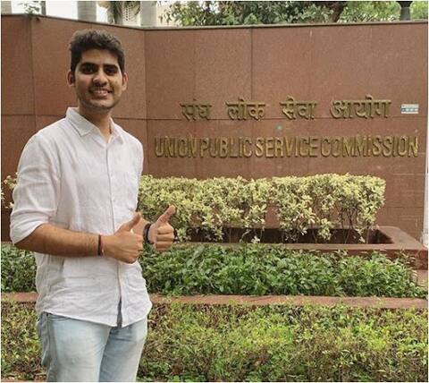 IAS Success Story: देश से लगाव ने वापस खींचे कदम, विदेश की हाई-पेड जॉब छोड़कर कनिष्क UPSC रैंक 01 के साथ ऐसे बने IAS IAS Success Story: देश से लगाव ने वापस खींचे कदम, विदेश की हाई-पेड जॉब छोड़कर कनिष्क UPSC रैंक 01 के साथ ऐसे बने IAS