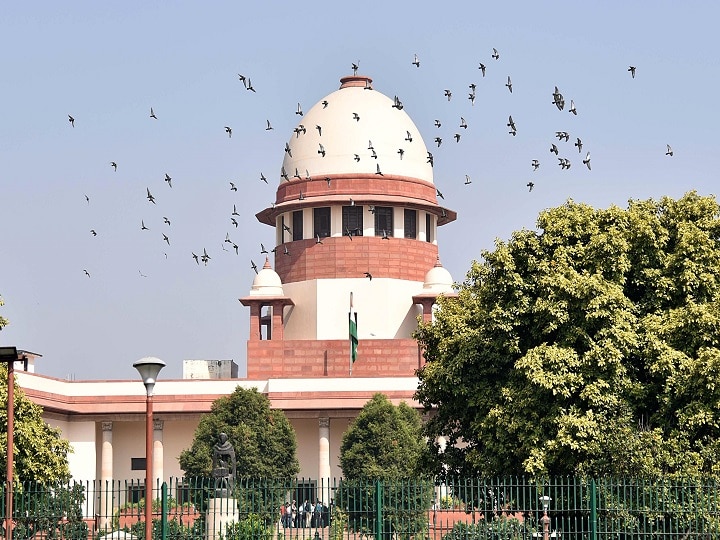 Supreme court stayed the order of the MP High Court says political parties ensure corona infection will not spread through rallies ANN SC ने एमपी हाईकोर्ट के रैलियां न होने देने के आदेश पर लगाई रोक, कहा- पार्टियां देखें कि जनसभाओं से न हो कोरोना संक्रमण