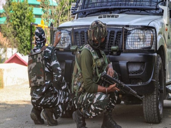Jammu-Kashmir: Encounter breaks out between security forces and terrorists in Wanigam Payeen Kreeri area of Baramulla district जम्मू-कश्मीर: बारामूला ज़िले में सुरक्षा बलों और आतंकवादियों के बीच मुठभेड़, दो आतंकियों के छिपे होने की खबर