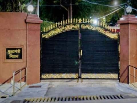 मुख्यमंत्री भूपेश बघेल के निवास तक पहुंचा कोरोना, सुरक्षा में तैनात जवान कोरोना पॉजिटिव मुख्यमंत्री भूपेश बघेल के निवास तक पहुंचा कोरोना, सुरक्षा में तैनात जवान कोरोना पॉजिटिव