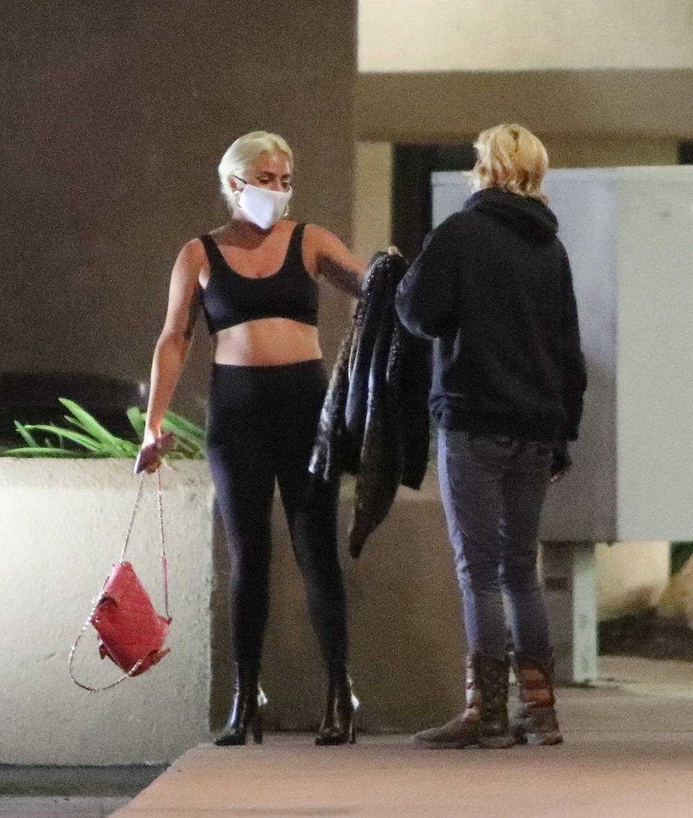Photos: Lady Gaga openly fanned her jacket at public place, see photos here
